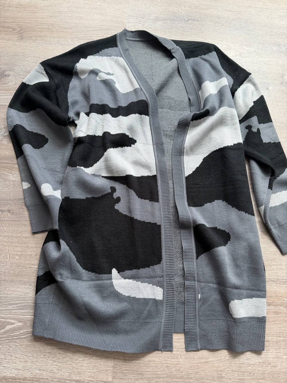 Camo black/grey cardigan